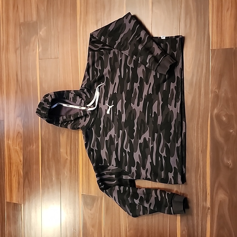 Puma Black Camo Cropped Hoodie, size Large, Like New!